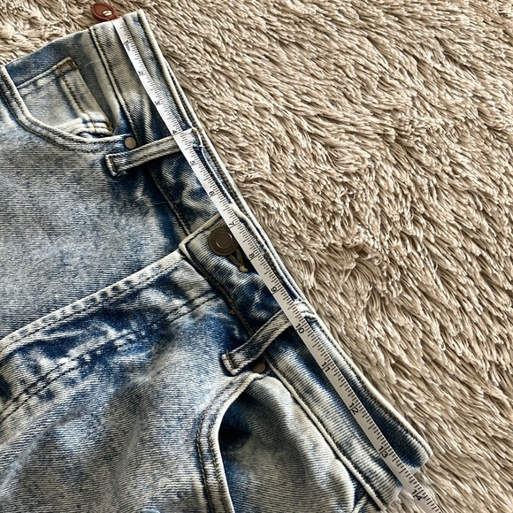 Grace & Lace size 4 Premium high waisted, distressed light wash Mom jeans - Picture 7 of 11